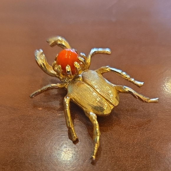 Jewelry - 10k Gold Bug Brooch With Coral